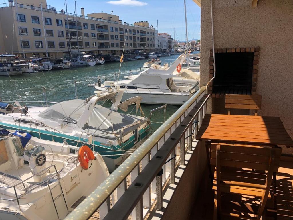 PORT AMBAR - Apartamento en la Marina de Empuriabrava - balcón con vistas al canal - playa - wifi Exterior foto