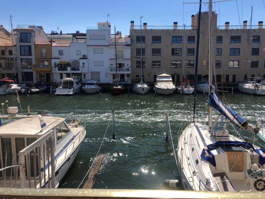 PORT AMBAR - Apartamento en la Marina de Empuriabrava - balcón con vistas al canal - playa - wifi Exterior foto