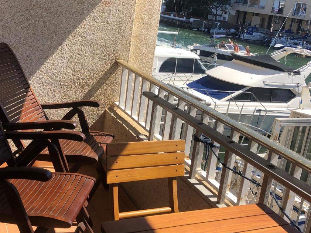 PORT AMBAR - Apartamento en la Marina de Empuriabrava - balcón con vistas al canal - playa - wifi Exterior foto